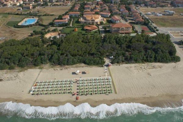 Madama_club_village_travellero_aerea_spiaggia-tSa-1200X700